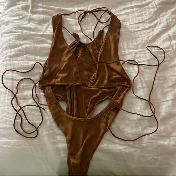 CRISS CROSS BROWN BODYSUIT - Picture 2 of 2